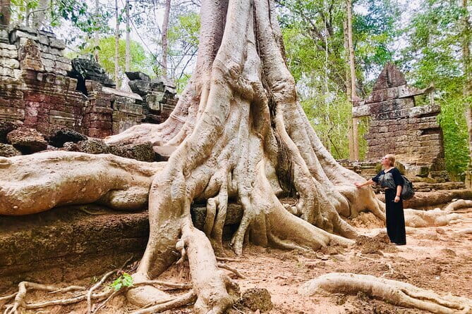 1-Day Angkor Wat Cycling Tour: Scenic Bike Adventure in Siem Reap - Heat, dress code, and keeping it comfortable for 6–7 hours