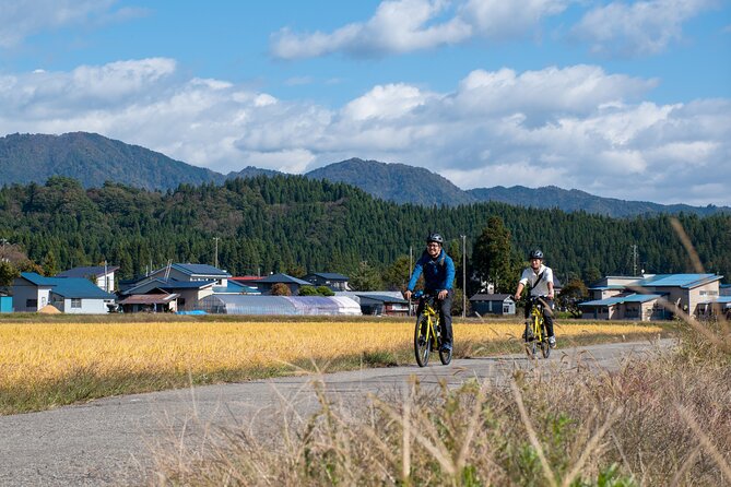 3 Hour Cycling Tour in Kakunodate - Enter Kakunodate: samurai-town streets in a walk-friendly pocket