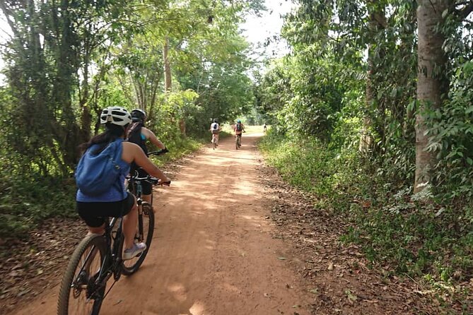 3 Hours Guided Cycling Tour Across Lake Victoria - How the ride pacing works: resting, selfies, and staying in the flow