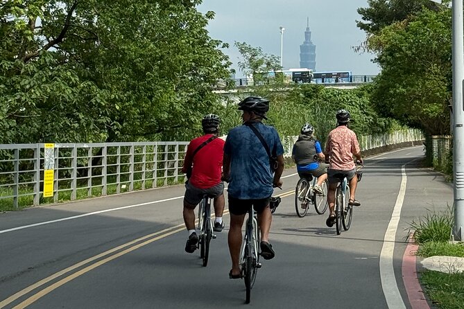 4 Hour Afternoon Cycling City Tour North with Snack - Key highlights at a glance