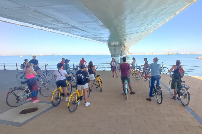 A private stroll cycling around Cádiz + bike rental - How the Cádiz Bike Stroll Works (Private, Flat, and Built for Photos)