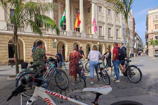 A private stroll cycling around Cádiz + bike rental - Playa La Caleta: A Movie-Linked Shoreline Moment