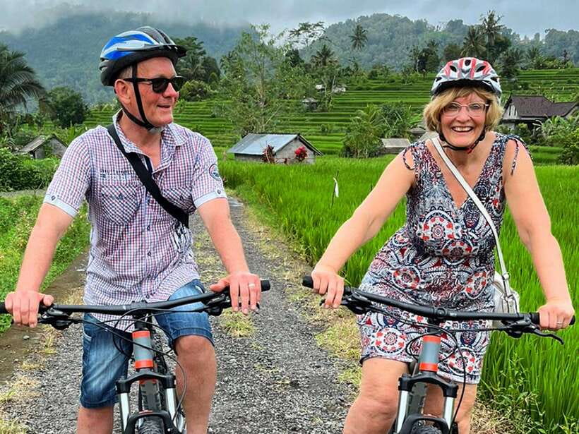 Bali: Sidemen Valley Cycling Tour with Gembleng Waterfall - Your Ride Route: Rice Terraces, Villages, and Temple Stops