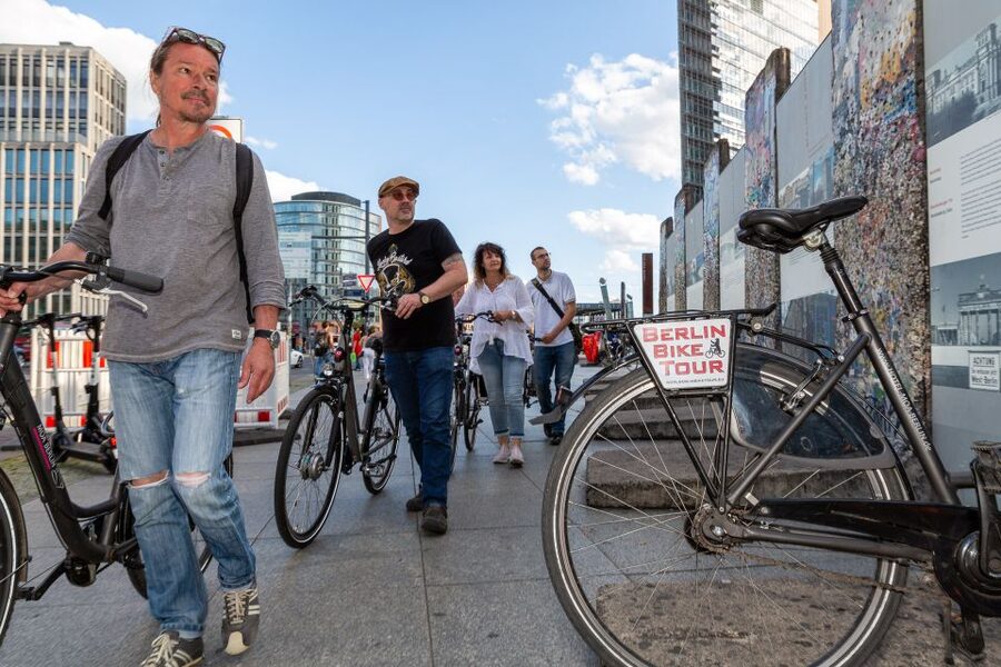 Berlin Wall History Small Group Cycling Tour - Tränenpalast (Palace of Tears): Where the Story Turns Emotional