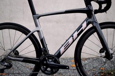 BH RS1 3.5 Shimano 105 Di2 12sp Road Bike Rental in Tenerife - Shimano 105 Di2: gears that make hills manageable
