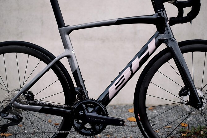 BH RS1 3.5 Shimano 105 Di2 12sp Road Bike Rental in Tenerife - Shimano 105 Di2: gears that make hills manageable