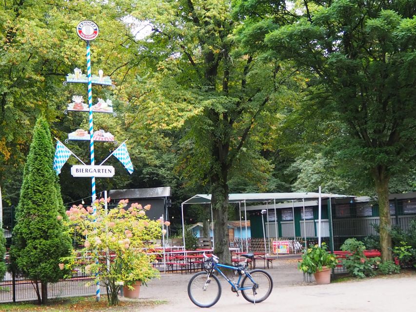 Celebs, Waterfronts and Nature Cycle Tour - Uhlenhorst and the Blue Mosque: skyline views with character