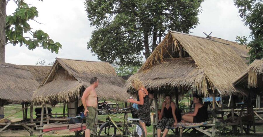 Chiang Mai: 24 km Leisure Cycling & swim Lake Huay Tueng Tao - Stop 1 with local texture: the 700th Anniversary Stadium stretch