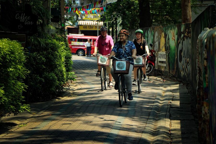 Chiang Mai: Half-Day Old Town Cycling Tour - Snacks, Drinks, and Lunch: What “Light” Means on a Tour Day