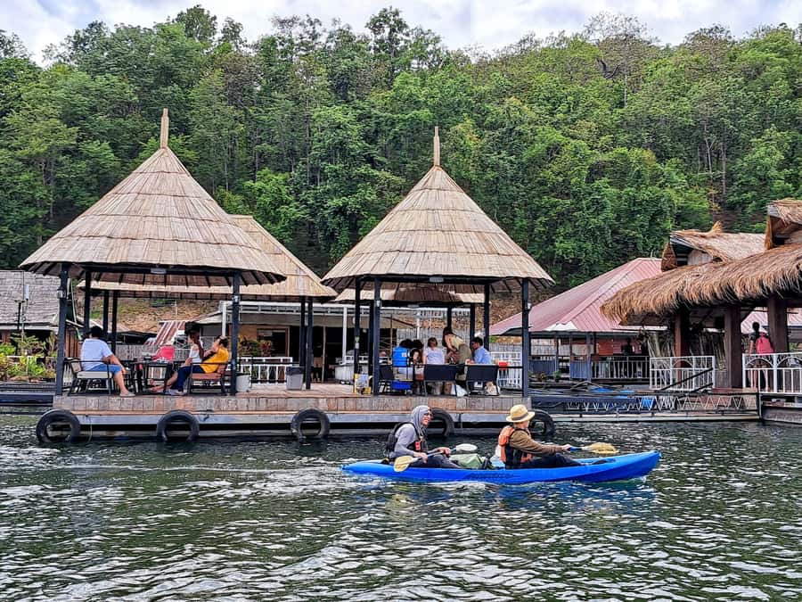 Chiang Mai: Sticky waterfall, lake kayak and cycling tour - The long-tail boat detour and the floating lunch spot