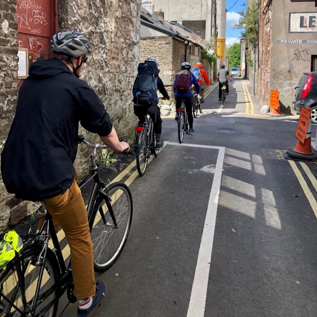 Cork: Cork City Cycle Tour - Regular Bike - Getting real food and pint ideas from James