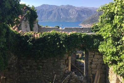 Cycling and hiking short tour through the bay of Kotor - The abandoned 14th-century village hike and the Perast viewpoint