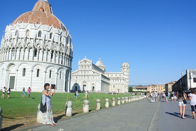 Cycling Pisa highlights & hidden treasures - half day tour - Piazza delle Vettovaglie: a Renaissance market square that still works