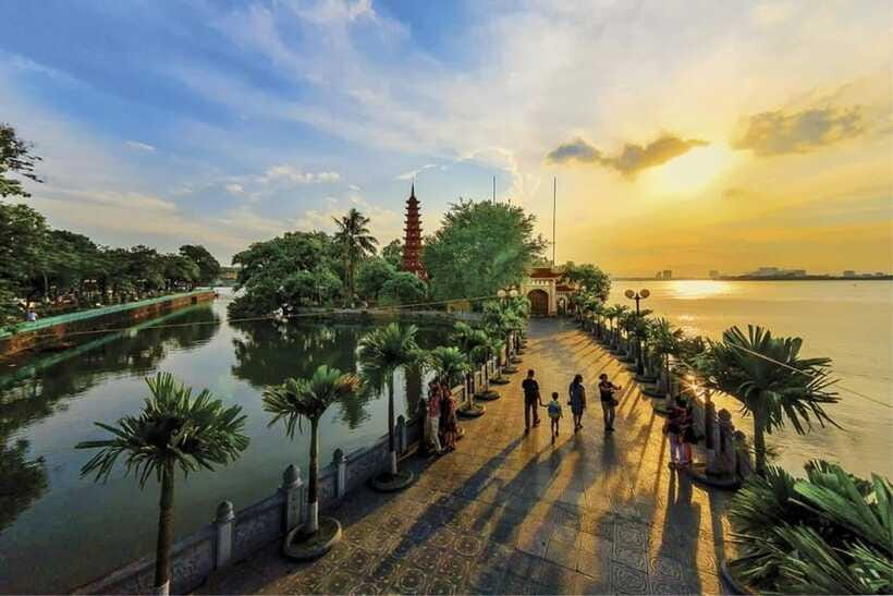 Cycling Through Hanoi: Old Quarter Pagodas & Red River Delta - Giang Café egg coffee: a finish that feels like Hanoi