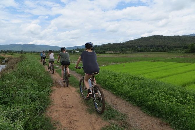Cycling tour and Buatong waterfall - Wat Ban Den: a big temple stop that feels like more than photos
