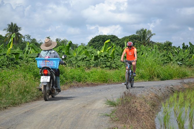 Cycling tour and Buatong waterfall - Mae Ngat Dam and the Sri Lanna National Park edge: scenery with a purpose