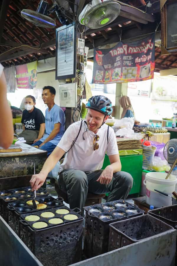 Cycling Tour: Explore The Hidden Gems of Jogja - The guide’s role: how stories and writing add context