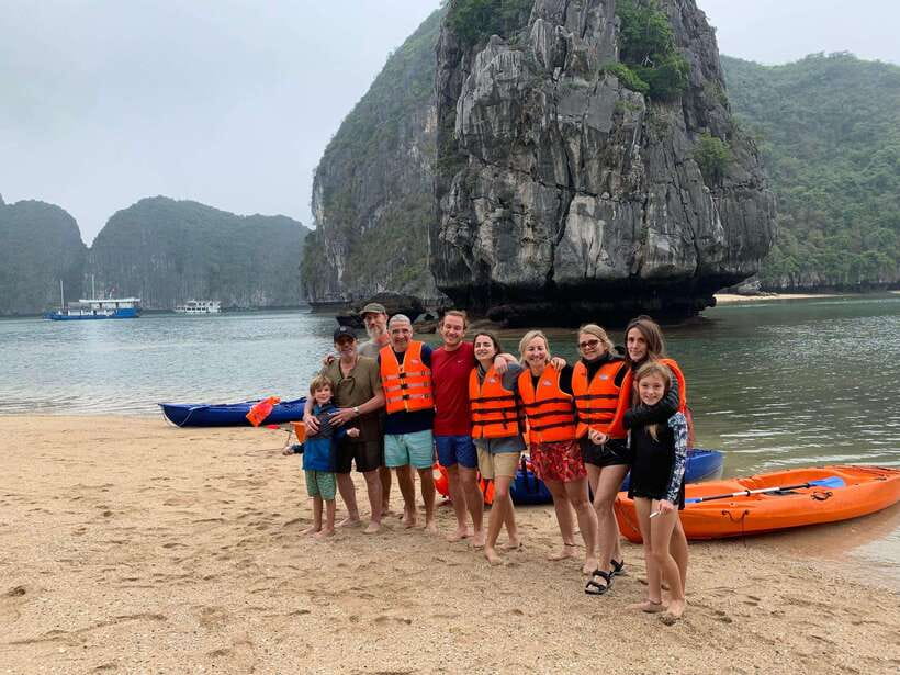 Đảo Cát Bà : 1Day Kayaking,Swimming,Cycling,Snorkeling,Lunch - From Cat Ba Town to Beo Harbour: the day starts moving fast