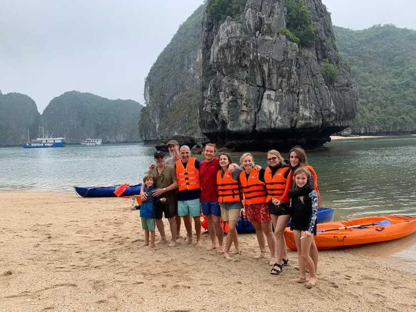 Đảo Cát Bà : 1Day Kayaking,Swimming,Cycling,Snorkeling,Lunch - The swim at Cam Lagoon: where the day turns fun