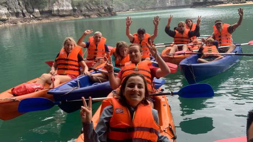 Đảo Cát Bà : 1Day Kayaking,Swimming,Cycling,Snorkeling,Lunch - Back aboard during the return: a breather before Viet Hai