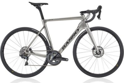 E-bike rental - Road bike - Mountain bike - E-bike, road bike, or mountain bike: picking the right power for your day