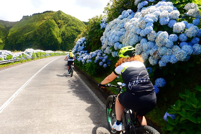 E-bike Sete Cidades- "All Mountain" bike program - Finding the meeting point without losing an hour in São Miguel traffic