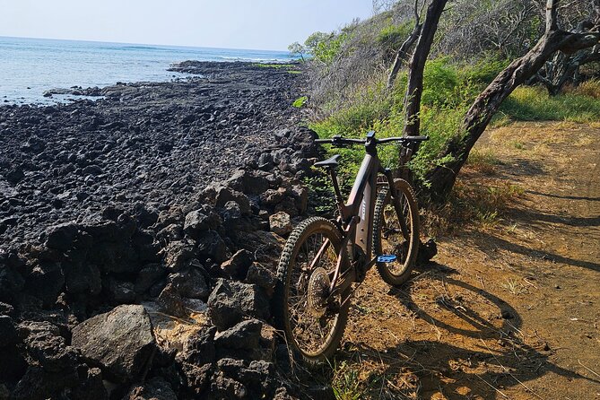 E-Mountain Bike Tour in South Point Hawaii - Stop moments: shade breaks, snacks, and ocean pauses