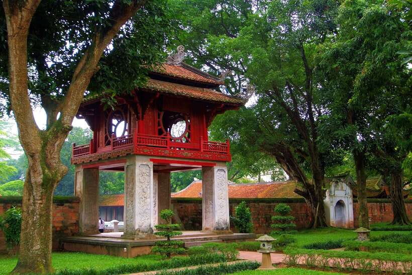 Explore Hanoi Old City By Cycling Tour With Small Groups - West Lake edges: starting in green calm before the Old Quarter rush