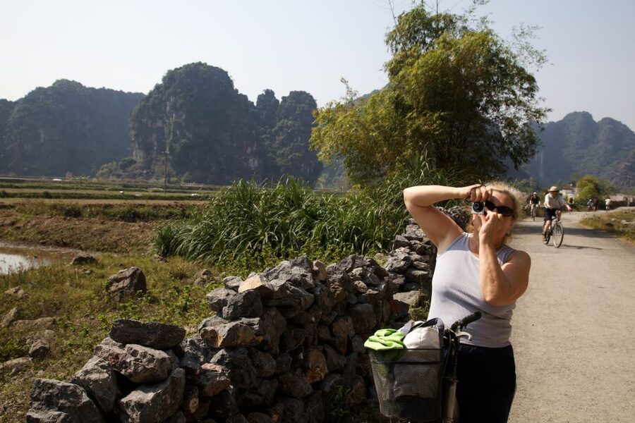 From Hanoi: Hoa Lu & Tam Coc with Buffet lunch & Cycling - Hoa Lu Ancient Citadel: temples, history context, and a walk that’s manageable