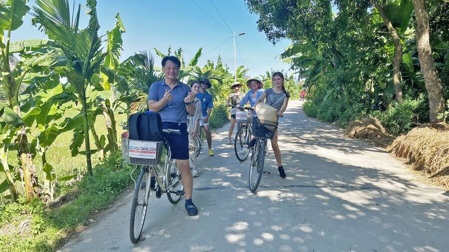 From Hanoi: Hoa Lu & Tam Coc with Buffet lunch & Cycling - Buffet lunch in Ninh Binh: what decent really means on a tour day