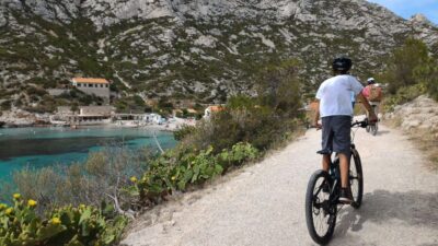 From Marseille: Calanques National Park E-Mountain Bike Tour - First Minutes on the Cube E-Bikes: Confidence Before Climbing