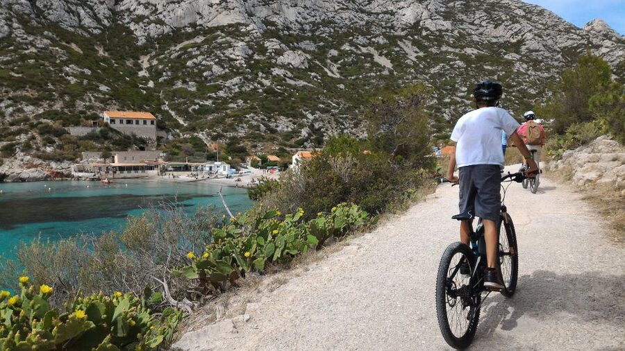 From Marseille: Calanques National Park E-Mountain Bike Tour - First Minutes on the Cube E-Bikes: Confidence Before Climbing