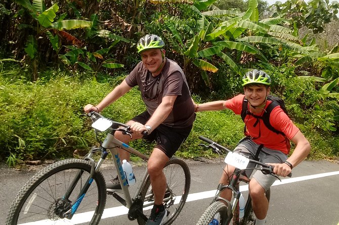 Full Day Cycling Amazing Chiangrai countryside and the White temple - Wat Rong Khun: how the White Temple visit is handled