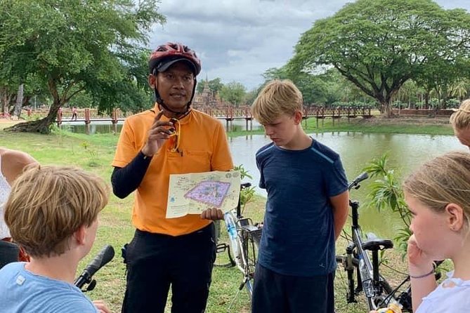Full Day Cycling tour to Sukhothai Historical Park - Entering the Sukhothai Historical Park circuit with a guide