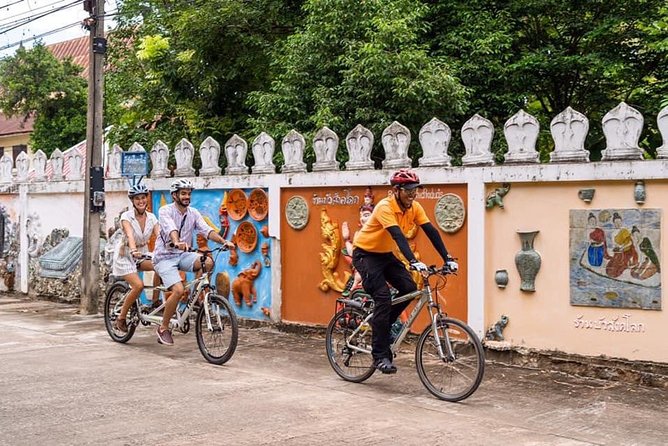 Full Day Cycling tour to Sukhothai Historical Park - Lunch, snacks, and staying cool without overthinking it