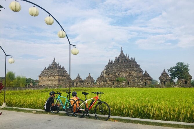FUN Cycling Tour De Temples - Start Line at Izzati Jogjatour: Helmets, Briefing, and Warm-Up