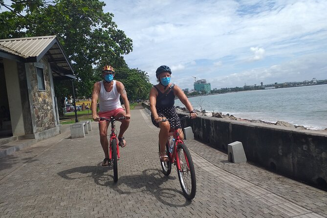 Galle Fort and City Cycling Tour - Choice of E-Bike or Manual - Inside the UNESCO Old Town: Dutch Fort and the churches that frame the story