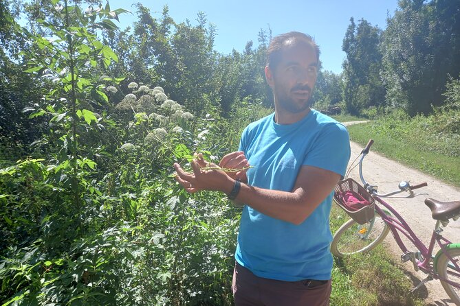 Green Venice Cycling Getaway - Your guide, Damien, and the humor factor that helps facts stick