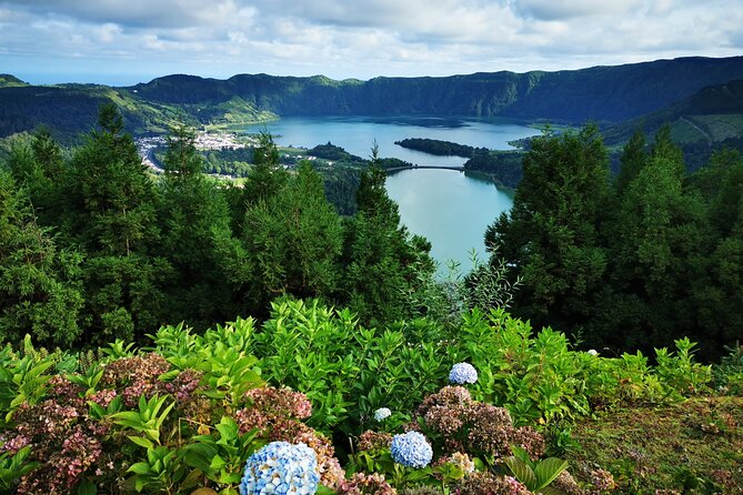 Guided Electric Mountain Bike in Sete Cidades - Getting ready: safety briefing, e-bike controls, and the practice run