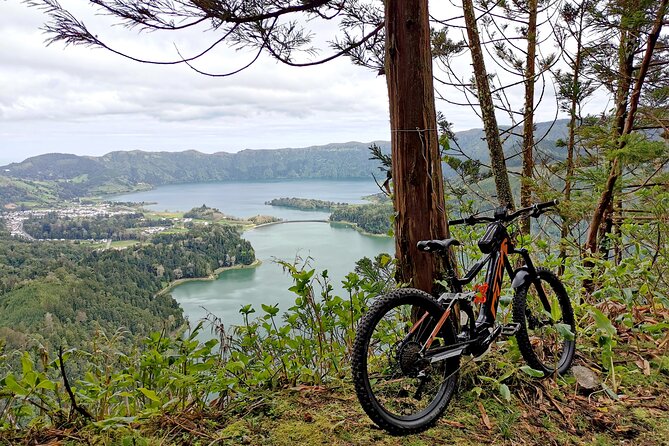 Guided Electric Mountain Bike in Sete Cidades - Stop 5: Vista do Rei Miradouro—panorama plus the story of Monte Palace