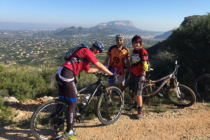 Guided mountain bike route - "Pata Negra" Tour - Stop two: riding the mountain, changing views, and why it feels different on each side