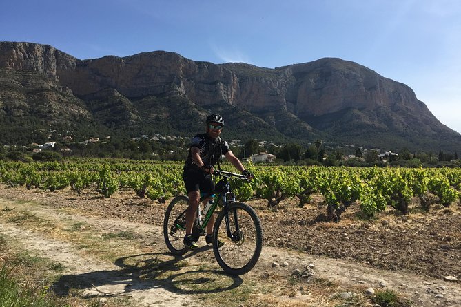 Guided mountain bike route - "Pata Negra" Tour - Samuel’s guiding style: safety that doesn’t kill the fun