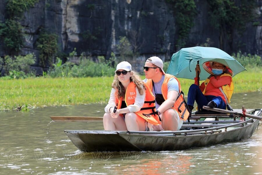 Ha Noi: HOA LU-TAM COC-MUA CAVE ,Buffet Lunch & Cycling - Hoa Lu ancient capital: temples with real historical context