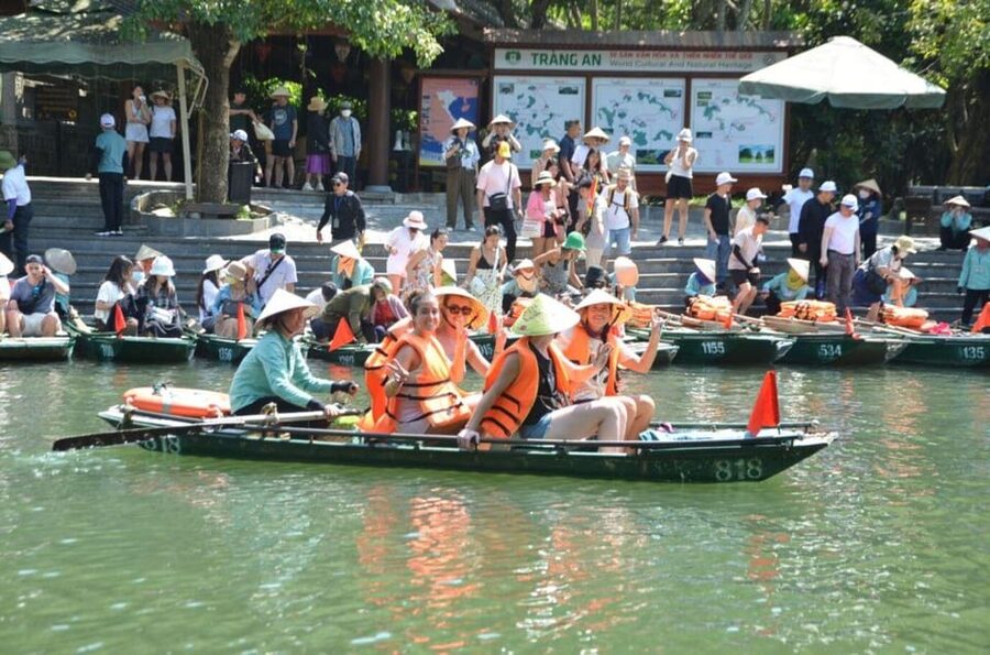Ha Noi: HOA LU-TAM COC-MUA CAVE ,Buffet Lunch & Cycling - Tam Coc bamboo boat: limestone views over rice paddies