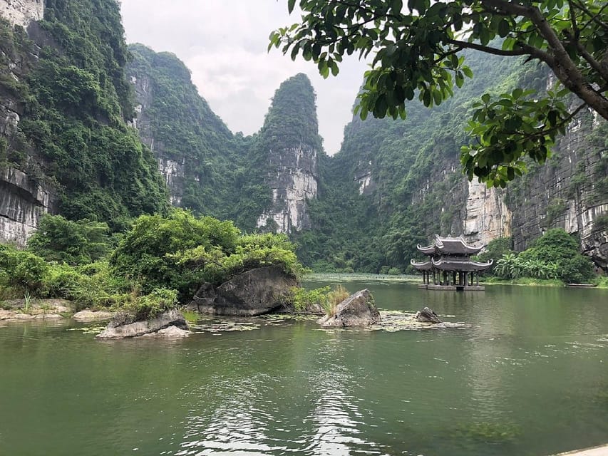 Ha Noi: Ninh Binh / Hoa Lu - Trang An - Mua Cave / Cycling - Stop 2: Trang An UNESCO Boat Cruise Through Caves and Karsts