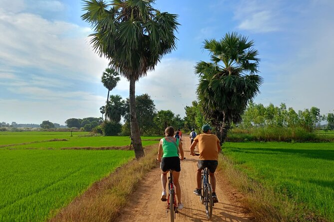 Half Day Countryside Cycling in Sukhothai - Lunch, snacks, water, and what’s included