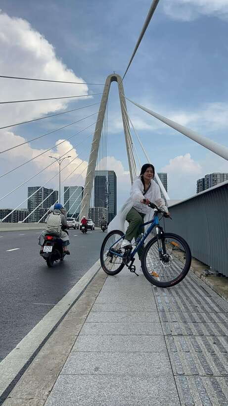 Ho Chi Minh City Sightseeing Cycling Private Tour By Bicycle - River Views and the Local Market Time: The Between-Stops Magic