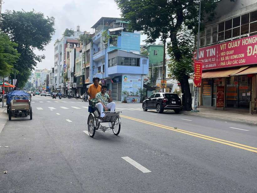 Ho Chi Minh City Sightseeing Panoramic Cycling Tour By Cyclo - Independence Palace, City Hall, and the French Colonial Look