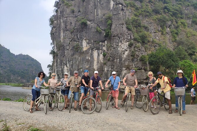 Hoa Lu - Tam Coc - Mua Cave 1 Day with Cycling, Hiking, Lunch - Hoa Lu Ancient Capital: Dinh and Le Temples With a 17th-Century Feel