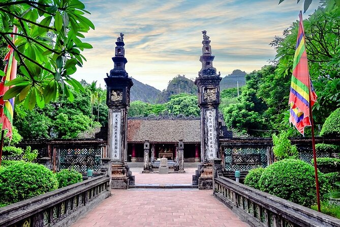 Hoa Lu - Tam Coc - Mua Cave 1 Day with Cycling, Hiking, Lunch - Lunch in Ninh Binh: Vietnamese Specialties Included